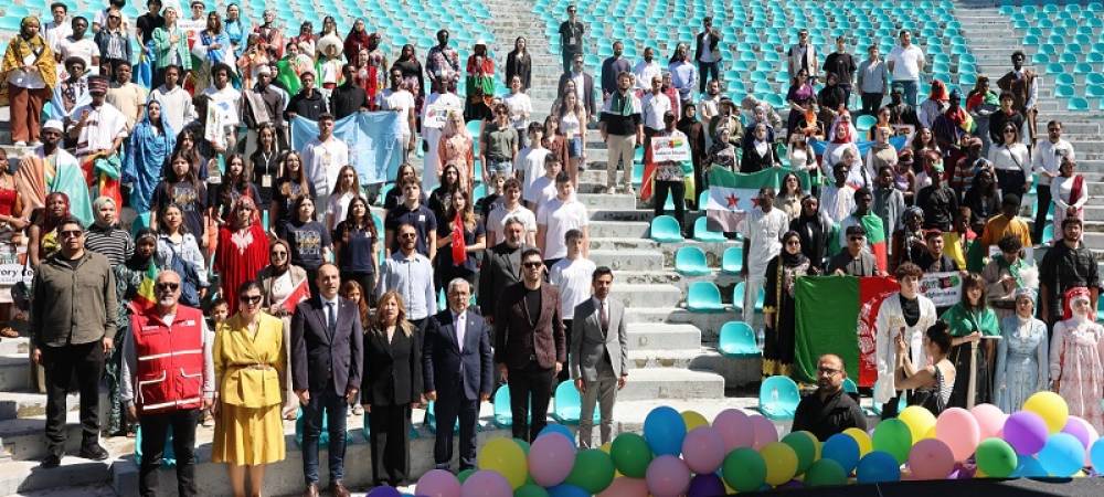  Çukurova Üniversitesinde Kültürlerin Buluşma Noktası: Globalfest Başladı 